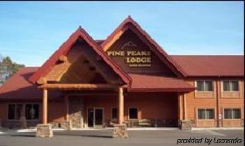 Pine Peaks Lodge And Suites Cross Lake Exteriör bild